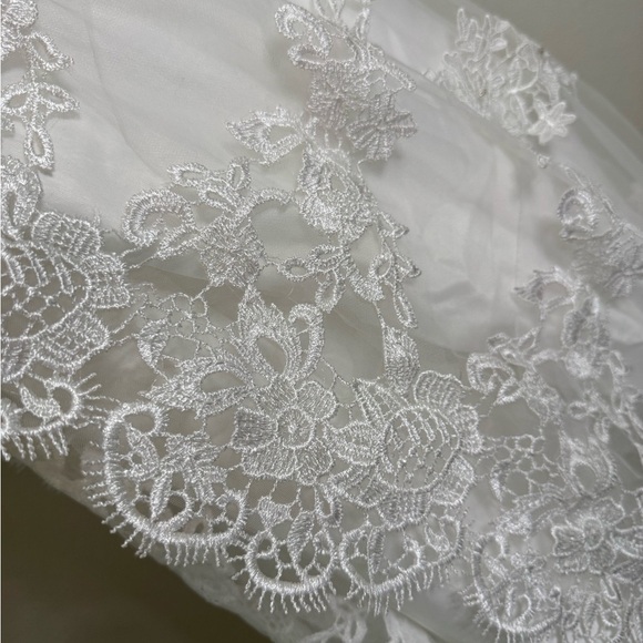 Loyeloy Women's Wedding Dresses V Neck Slit Lace. - Picture 11 of 15